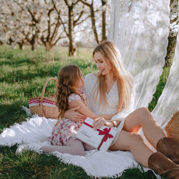 Gotowy Prezent dla Kobiety - Zestaw 8 Sztuk Perfum Damskich