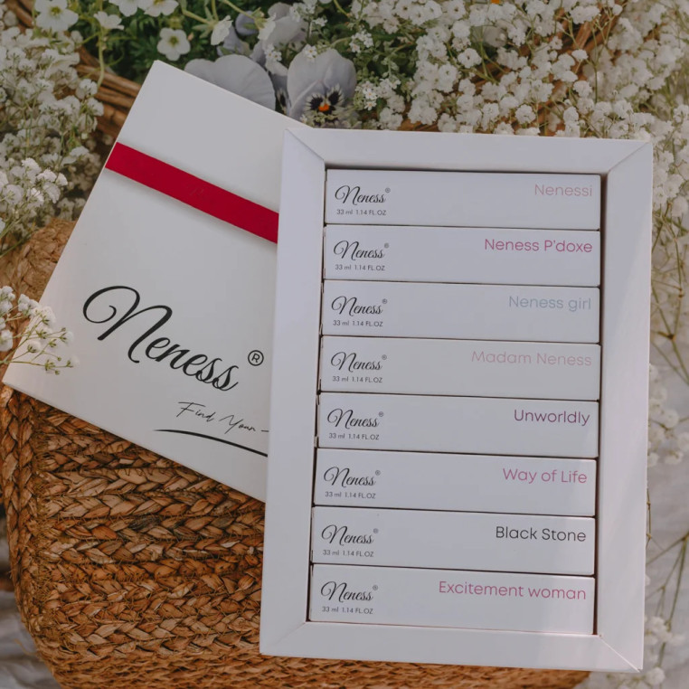 Gotowy Prezent dla Kobiety - Zestaw 8 Sztuk Perfum Damskich