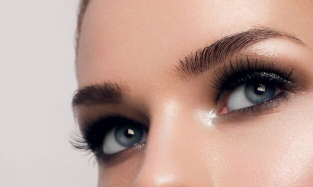 Naturalny makijaż brwi