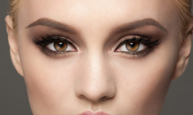 Jakich kosmetyków potrzebujesz, żeby wykonać foxy eyes?