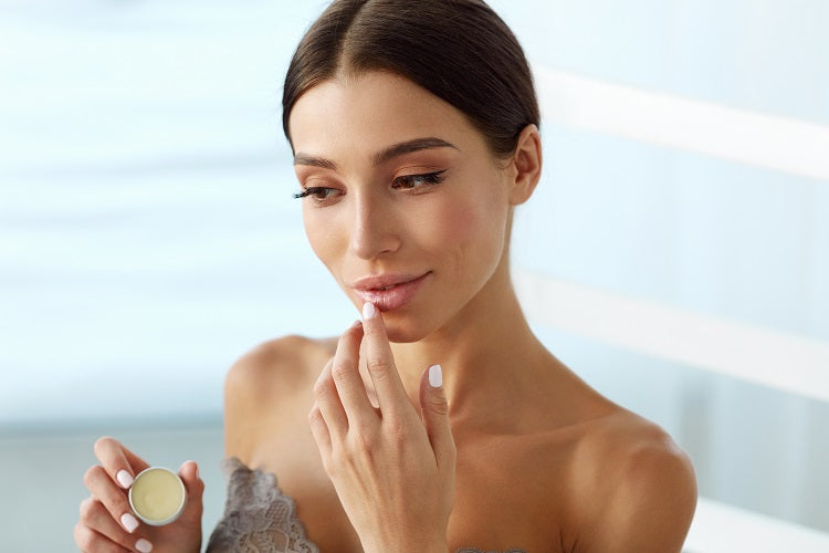 4 przepisy na domowy peeling do ust