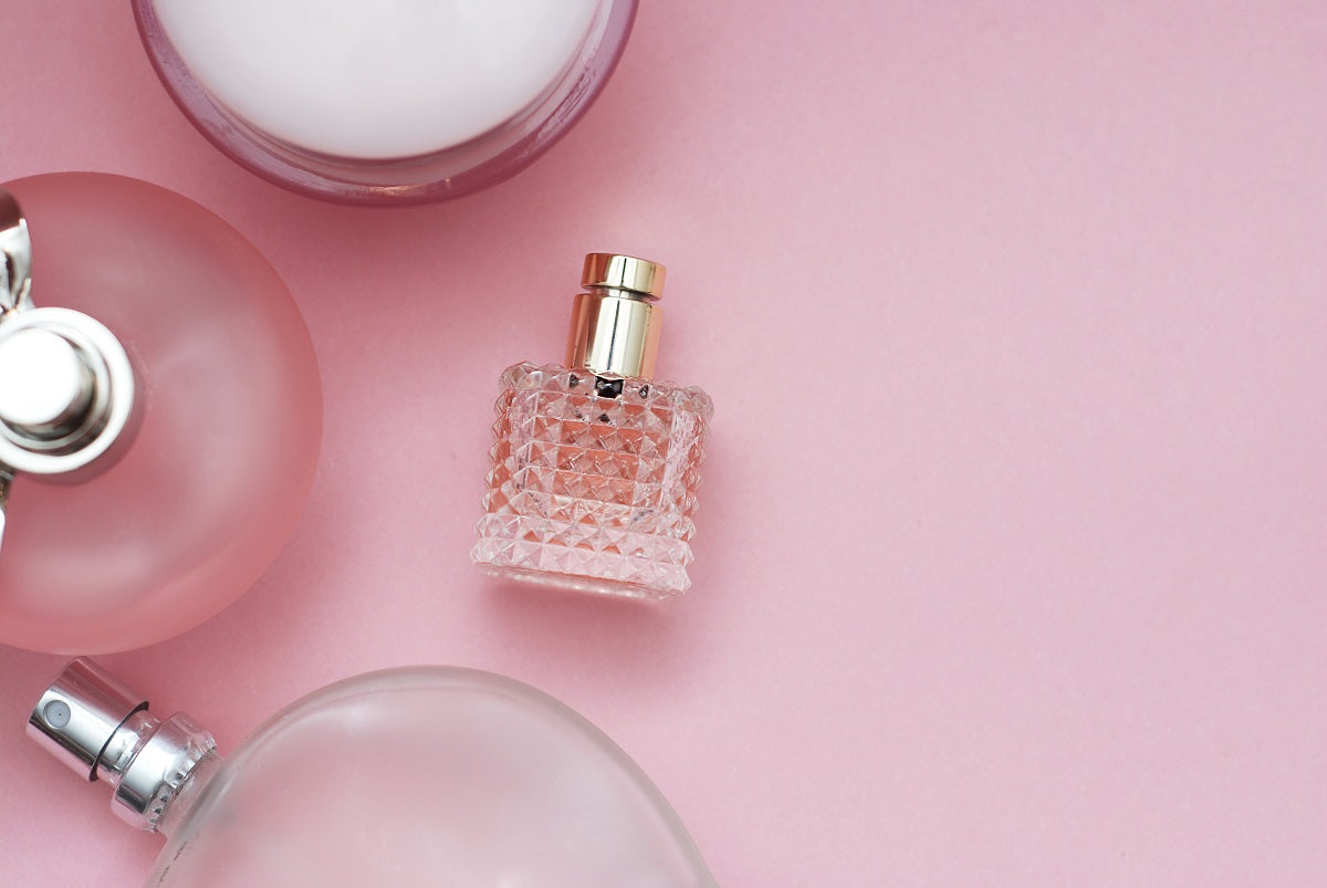 Kastoreum, paczuli, ambra – skąd pochodzą popularne składniki perfum?